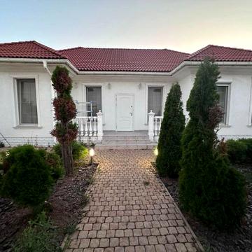 Невеликий будинок в Совиньоні. 120м.один поверх. Біля моря.
