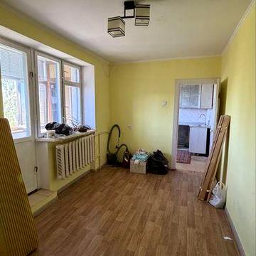 Квартира на ЮТЗ , будинок з новою кришею