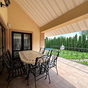 Молодіжна, 24