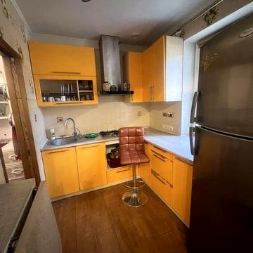 Продаж будинку на два входи з власним бізнесом