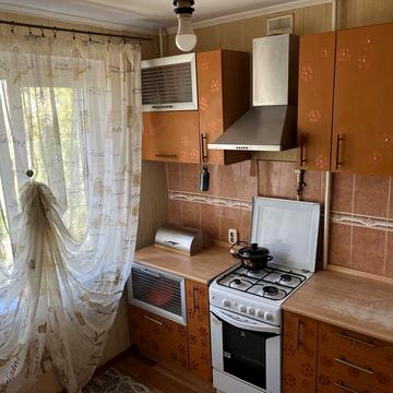 Сдаю классную однокомнатную квартиру в Октябрьском ( ул.Айвазовского)