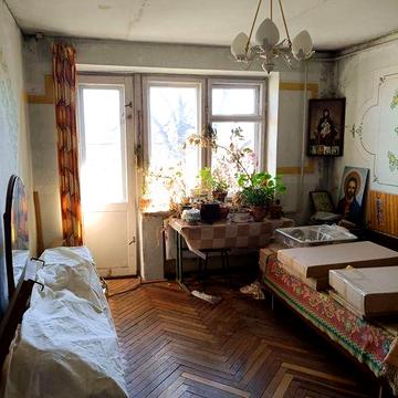Продам трьохкімнатну квартиру від власника. Площа 63м2, потребує ремонту.