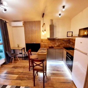 Вишняківська вул., 4