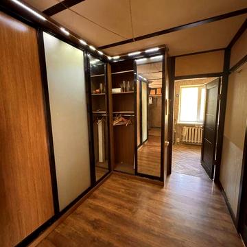 Продам 2-кімнатну Олени Телиги метро Дорогожичи 5 хв пішки, газифікована, вільна, садочок у дворі, парк 40 Гектар, тепла