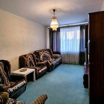 Однокімнатна в хорошому стані поруч з метро Мінська