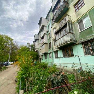 Продам однокімнатну квартиру на Черемушках, вул. Академіка Філатова/Космонавтів