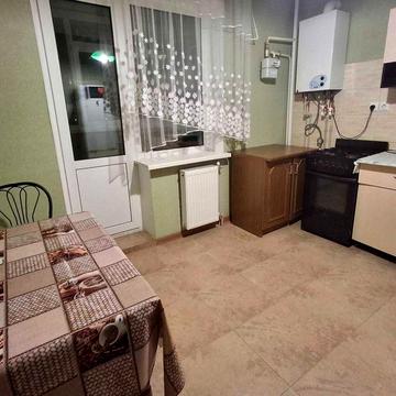 Боженко Біліченко гарний стан парковка у дворі вільна