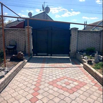 Здається невеличкі півбудинка на Космосі для військових