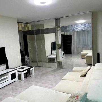 Здам 3 кімнатну студію. Метро Захисників 10 хв.