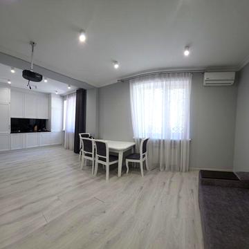 Оренда трьохкімнатної квартири студія мікрорайон Соляні вул. Гвардійська євроремонт нові меблі та техніка кімнати роздільні