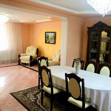 Для великої родини або під комерцію. Компотний р-н.