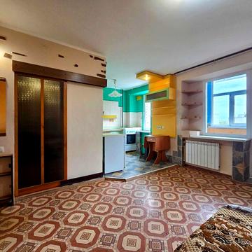 Продаж гостинки з видом на парк на Молодіжному. просп.Л.Українки,31