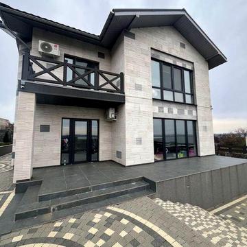 Продаю шикарный 2 этажный 5 комнатный Дом - Малая Корениха - Престиж Район - Река- Басейн !!