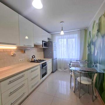 Оренда 3-ох кімнатної квартири пр. Грушевського (Голівуд)