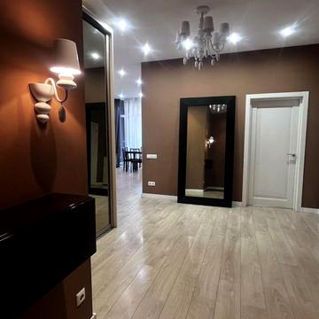 Дмитрівська вул., 80