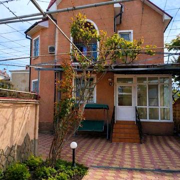 Продам дом 185кв.м с подвалом в тихом переулке Киевского района