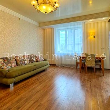 Євгена Гуцала пров. (Кутузова), 5