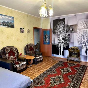 2-кімнатна квартира (81 кв.м)в сучасному будинку біля метро Салтівське та Студентська. Мебльована та з побутовою технікою.