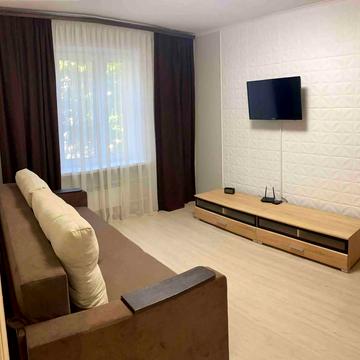 Європейського Союзу просп. (Правди), 70-Б