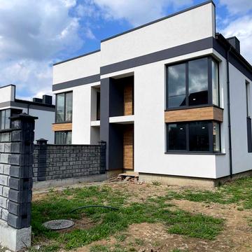 Продам котедж-двоян з міськими комунікаціями на Щасливому