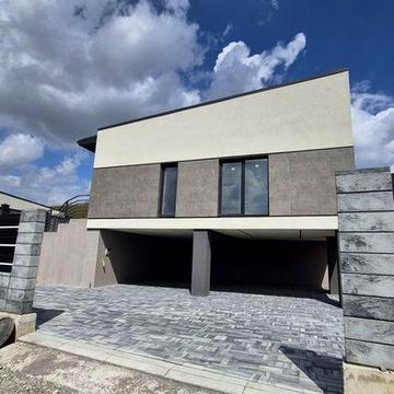 Продам будинок з максимальною комплектацією від забудовника!