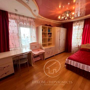 Нестандартна 3к квартира в ЦЕГЛЯНОМУ будинку