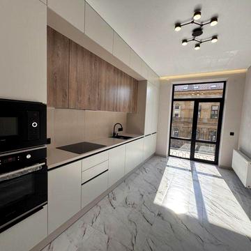 Продаж 2-кімнатної квартири з ремонтом у Центрі міста