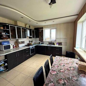 Продам просторний капітальний будинок  в Новій Долині.