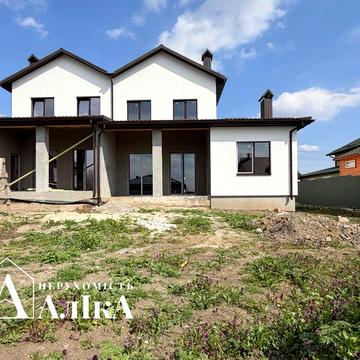 Продам просторий котедж в котеджному містечку