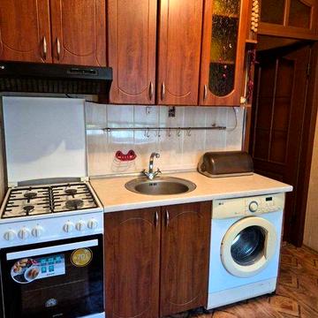 Продам 2 кімн. квартиру на Молодіжному. Хороший стан. 40000