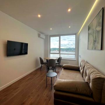 Дніпровська набережна вул., 15-Є