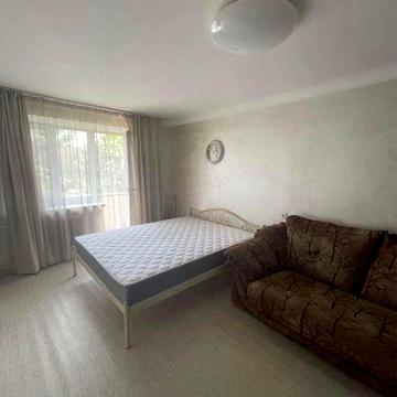 Фурманова поруч зупинка вільна