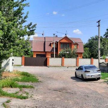 Продам 2-х поверховий будинок в затишному місці по кільцю, ділянка 11 соток