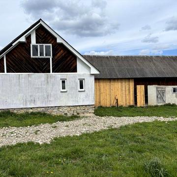 Будинок з прибудовою