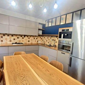 Просто квартира в Києві вул.Салютна