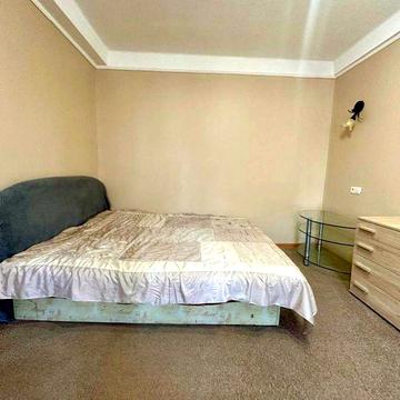 Черчиля 25, 1-кімнатна, з газом, низький поверх, м Дарниця 5хв пішки