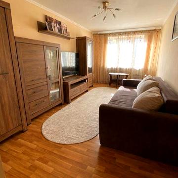 ТОП ЛОКАЦІЯ! Квартира по вул Проспект Незалежності з ремонтом