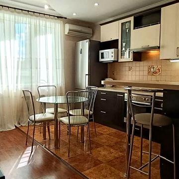 Дніпровська набережна 19 А, Позняки.