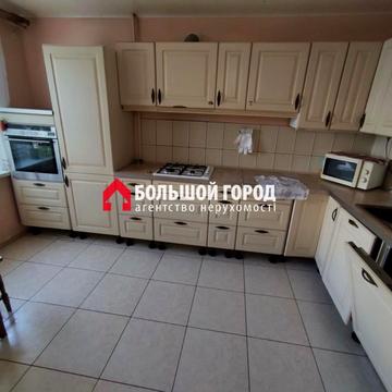 Чарівна вул., 121