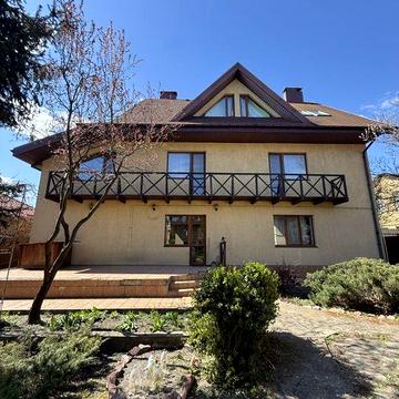 Просторий, мебельований будинок. Комісія 0%