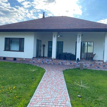 ВЛАСНИК. Продаю будинок, який не залежить від обставин. Стоянка, 129 м2 повного комфорту на 7 сотках.
