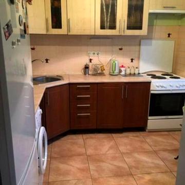 Сдам двухкомнатную квартиру на Небесной Сотни