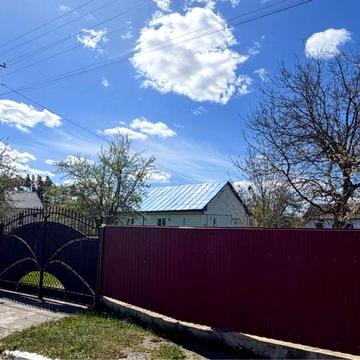 Продам будинок всі крмунікаціі меблі та техніка залишаються