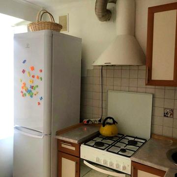 Здам 2 кк вул Ковпака, метро Палац Україна