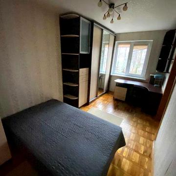 Вацлава Гавела бульв. (Івана Лепсе), 77