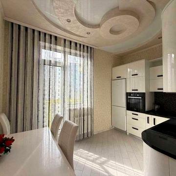 Сучасна 2х кімнатна квартира на Виставці!