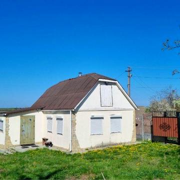 Продаж маленького будинку в мальовничому місці з гарним ремонтом с. Піщана, Білоцерківський район, Київська область