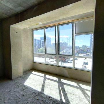 Продам простору 2-кімнатну квартиру в центрі!