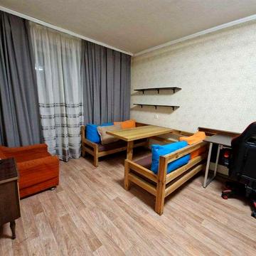 Сдам 2 комнатную с ремонтом,полностью укомплектована