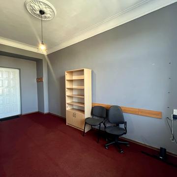 Визволення вул., 2